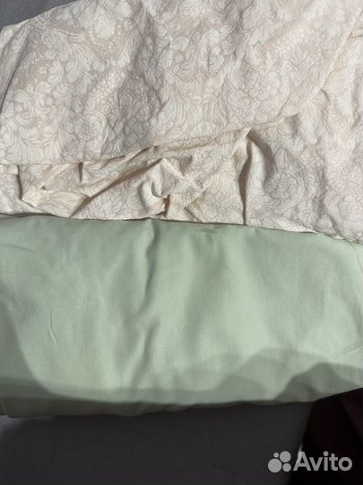 Бортики на кроватку,одеяло,постыни на резинке