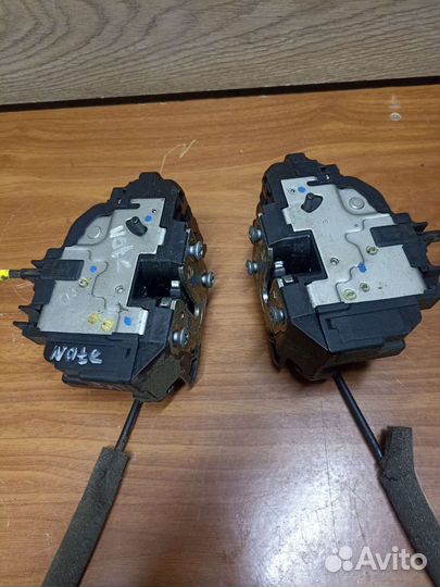 Замок двери задний Nissan Note E11