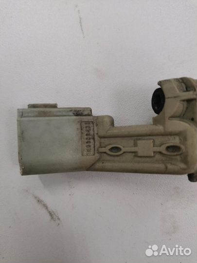 Датчик положения коленвала Volkswagen Tiguan