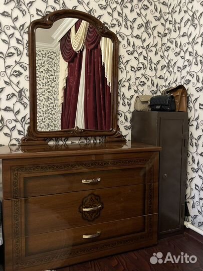 Спальный гарнитур