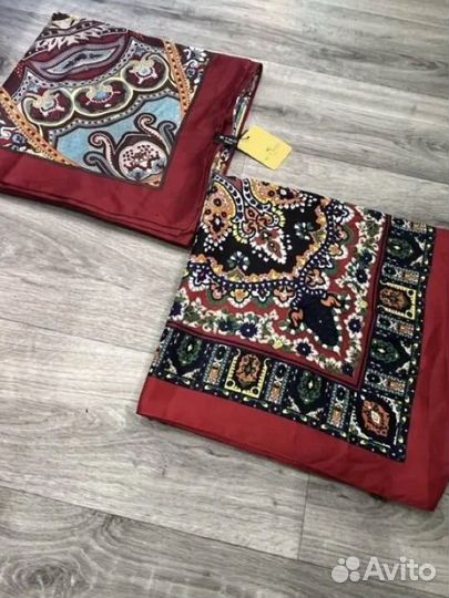Большой шелковый платок Etro красный с узорами