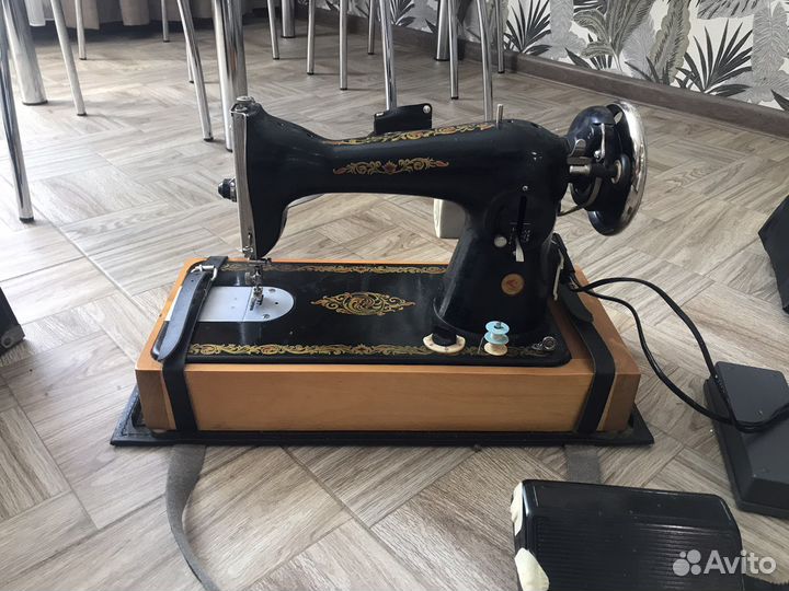 Швейная машина Подольск с электроприводом