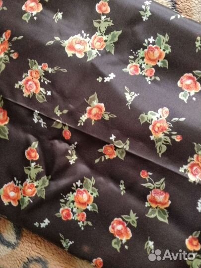 Отрезы шерсти, драпа, ситца, шелка