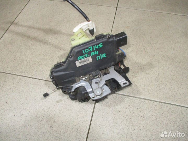 Замок двери передней правой Skoda Octavia 1 (1U)