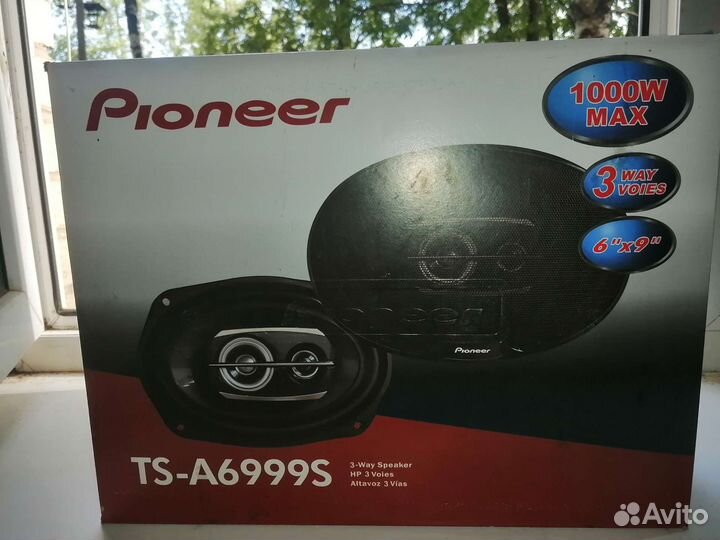 Динамики в авто разные