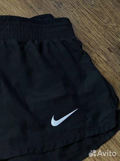 Спортивные шорты