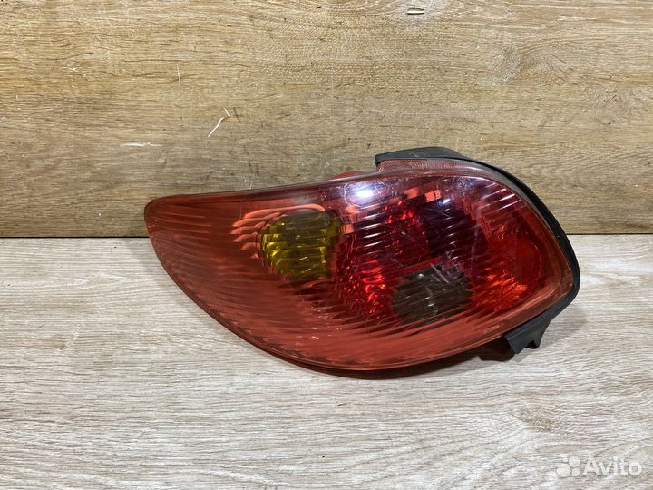 Фонарь задний левый Peugeot 206 CC Арт. 111474
