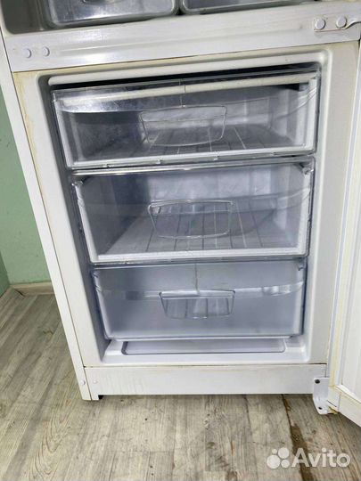 Холодильник Indesit