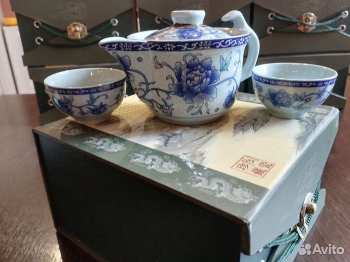 Фарфоровый чайный сервиз
