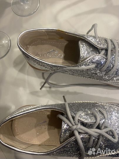 Ботинки серебристые на девочку