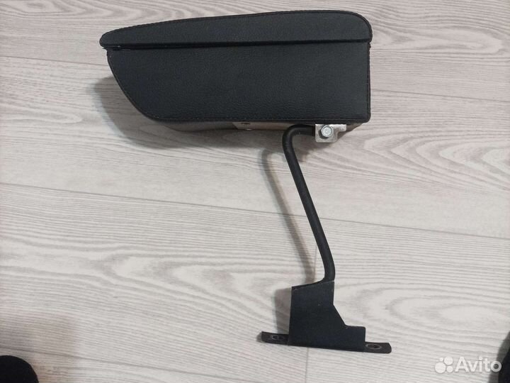 Подлокотник LADA xray