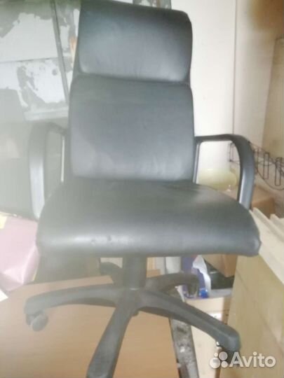 Офисное кожаное кресло руководителя