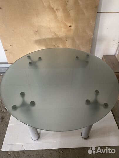 Стол стеклянный