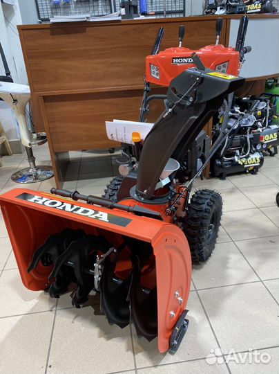 Снегоуборочная машина Honda