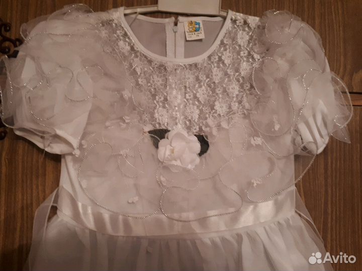 Платье праздничное для девочки, белого цвета