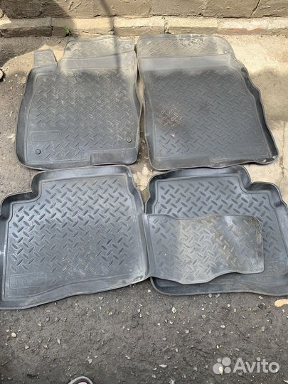 Автомобильные коврики резиновые