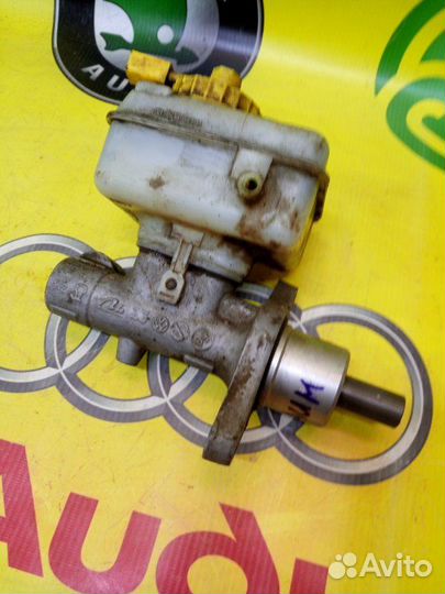 Главный тормозной цилиндр Skoda Octavia Tour