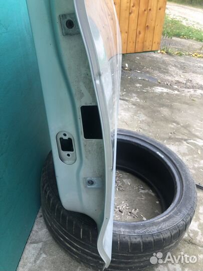 Дверь левая skoda rapid