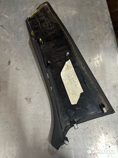 Обшивка левой средний стойки Lexus LS460 2007