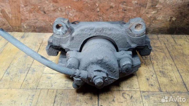 Суппорт передний правый Volkswagen Jetta 2.0