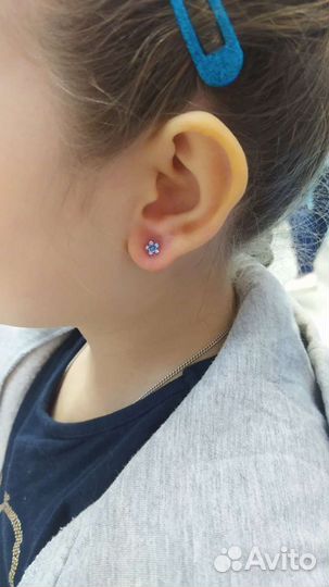 Прокол ушей в салоне по 