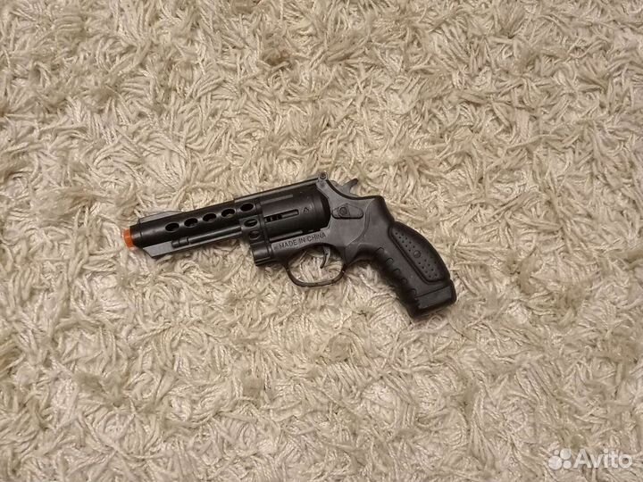 Игрушечный пистолет