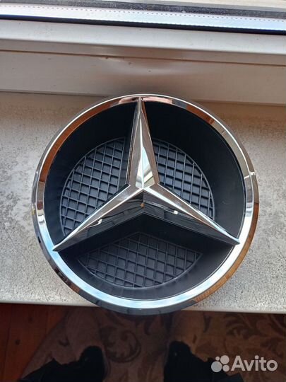 Эмблема в решётку радиатора Mercedes Benz