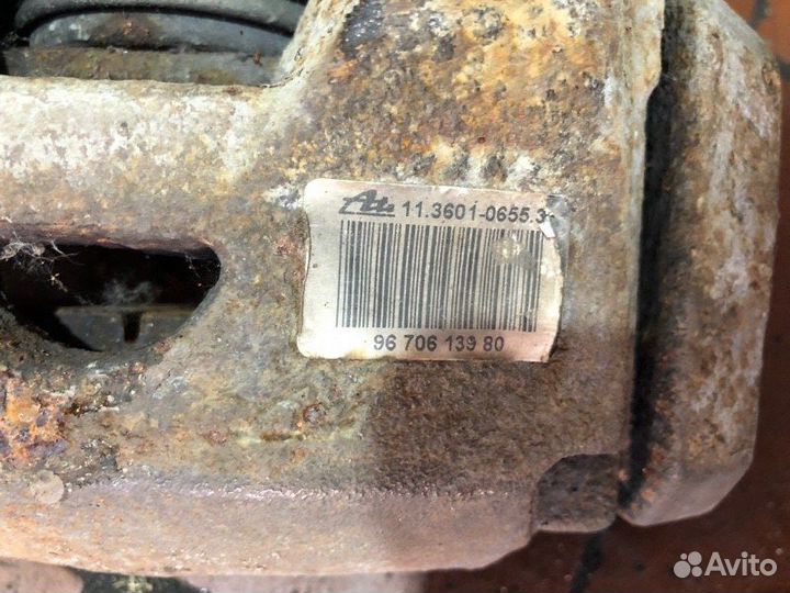 Суппорт передний левый Peugeot Partner легковой