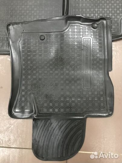 Автомобильные коврики резиновые