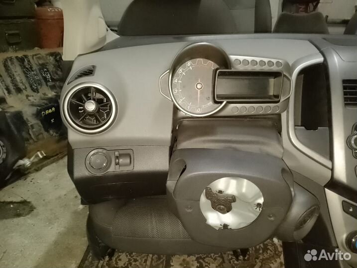 Панель приборов Chevrolet Aveo T300 1.6 AT