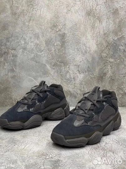 Кроссовки Yeezy boost