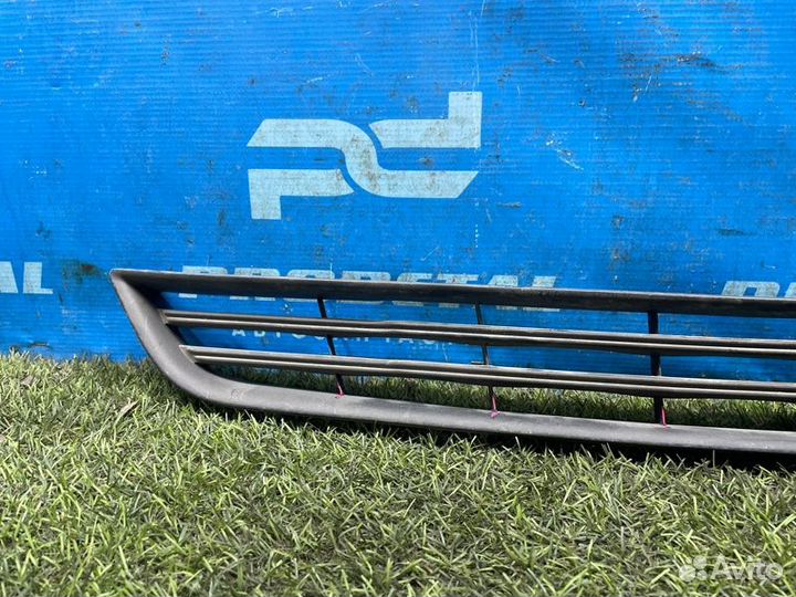 Решетка радиатора передняя Ford Fiesta 2008-2019