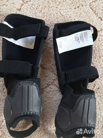 Футбольные щитки