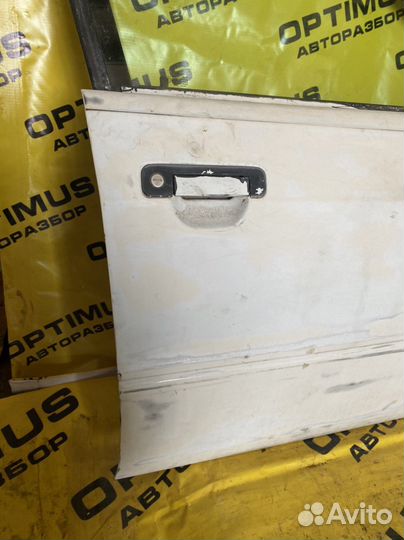 Передняя правая дверь Audi 80