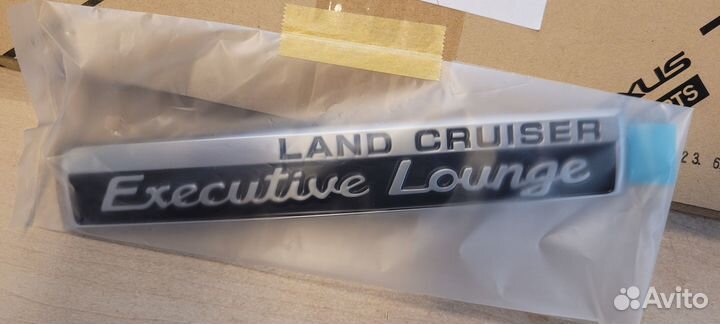 Эмблема Executive Lounge Тойота LC200