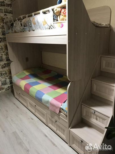 Кровать двухярусная с лестницей и поручнем Баунти