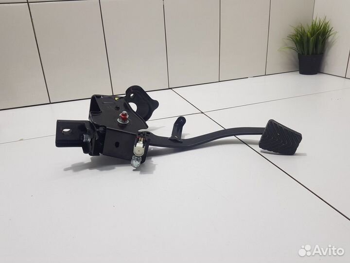 Педаль сцепления (Zotye T600)