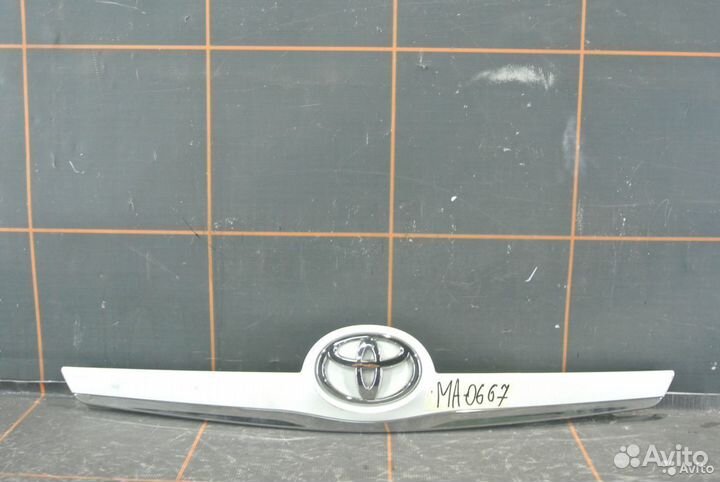 Накладка двери багажника - Toyota Verso 2