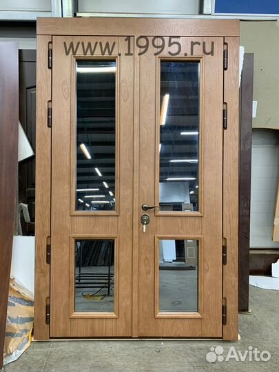 Входная дверь со стеклом и терморазрывом