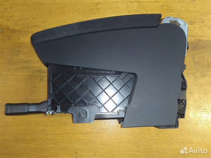 Подлокотник VW Passat B6