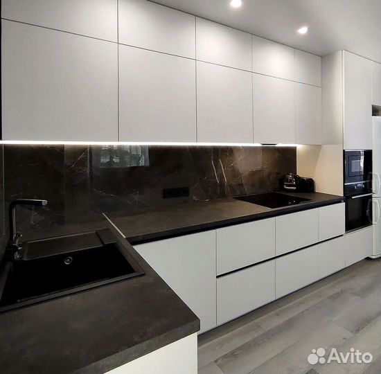 Кухня угловая на заказ.мдф фасады