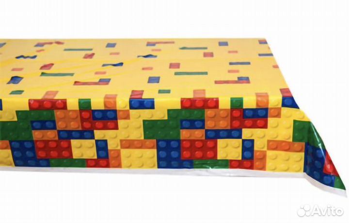 Свечи для торта, скатерть, тарелки