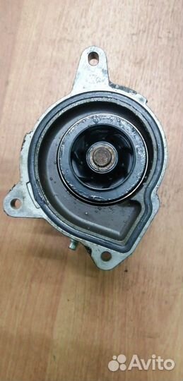 Помпа водяная 03F121004B Skoda Yeti 2011 1.2 cbzb