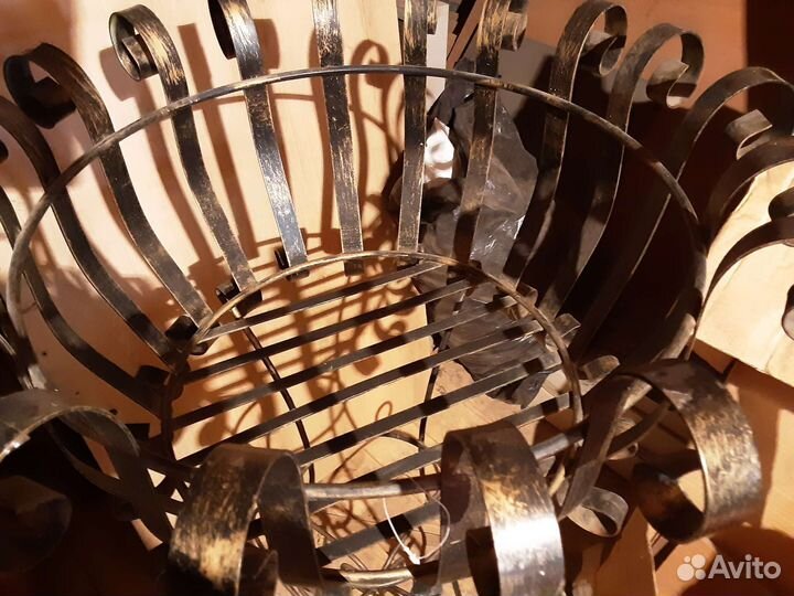 Кованая подставка для большого цветка, пр. Польша