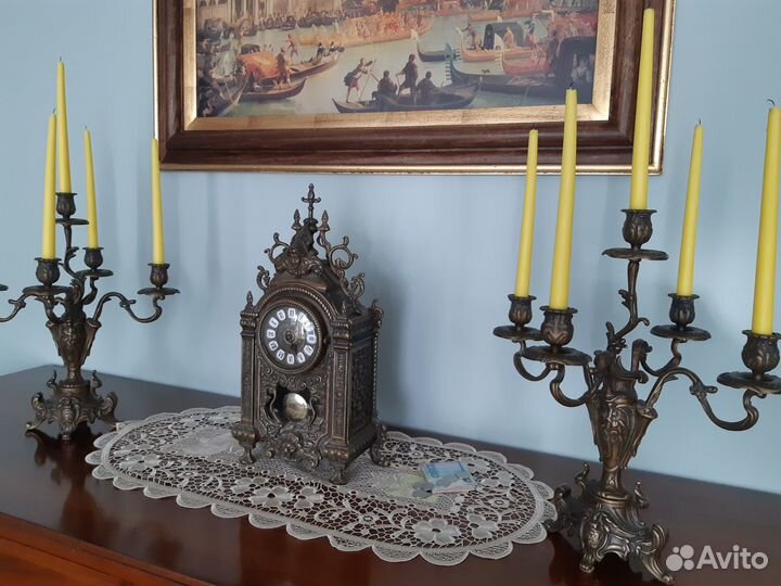 Часы с подсвечниками бронзовые