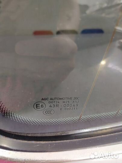 Форточка в крыло задняя правая Volkswagen Touareg