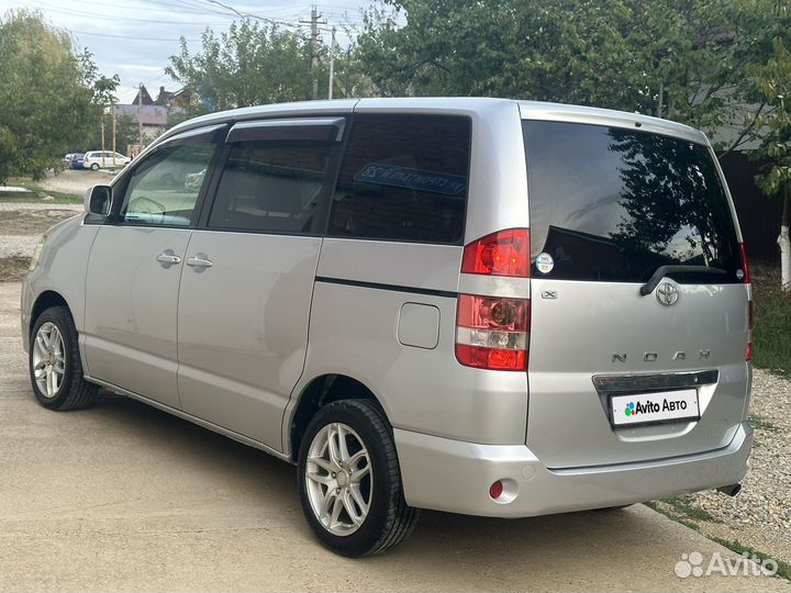 Toyota Noah 2.0 AT, 2002, 217 540 км