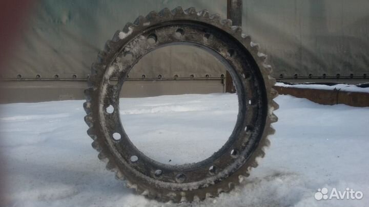 Шестерня ведомая 46 зубьев 2 штуки и ведущий цилин
