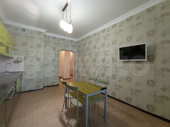 2-к. квартира, 93 м², 4/14 эт.