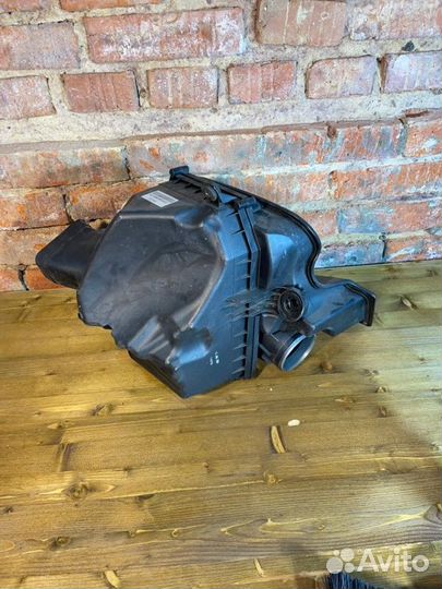 Корпус воздушного фильтра Bmw 5 F11 N52B30 AF 2011